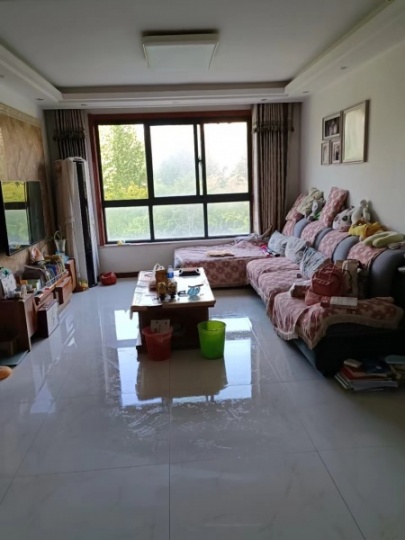 急售風(fēng)水好房子，簡裝，送品牌家具家電，可拎包入住