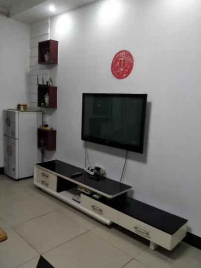 桂鶴小區(qū)三室一廳一衛(wèi)一廚,家具齊全，拎包入住