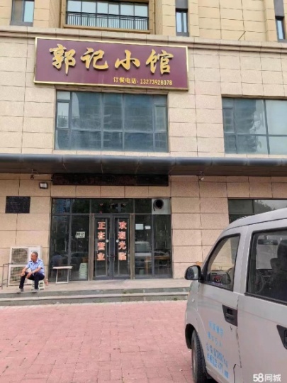 地理位置優(yōu)越，人流量大，有固定客源，本人家里有事，現(xiàn)在忍痛轉(zhuǎn)讓，無轉(zhuǎn)讓費